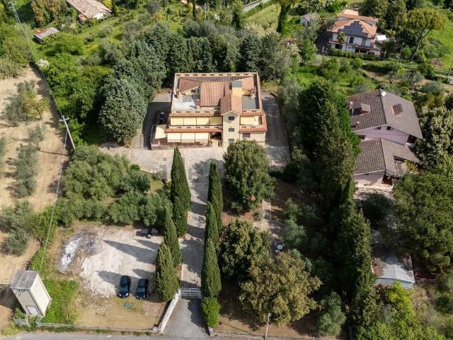 Case e ville in vendita di 673 m² in Via Benedetti