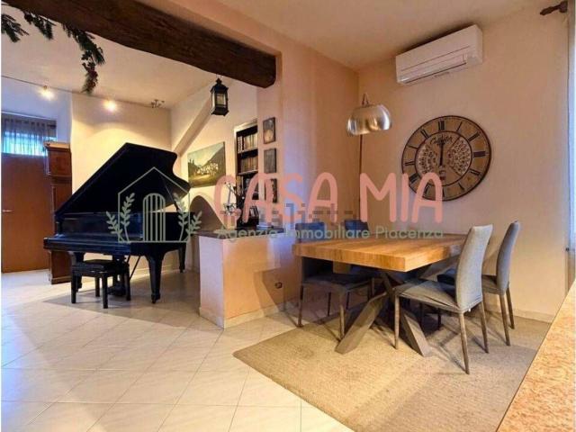 Case e ville in vendita di 674 m² in Via Agazzano