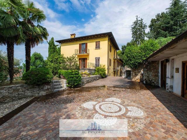Case e ville in vendita di 675 m² in Via Dante Alighieri, 27