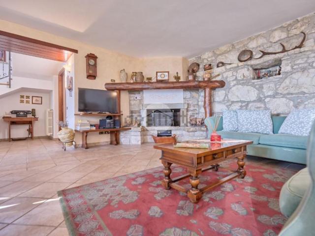 Case e ville in vendita di 680 m²