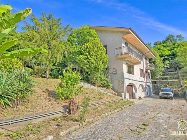 Case e ville in vendita di 680 m² in Via Pozzo
