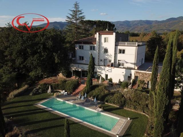 Case e ville in vendita di 684 m² in Via Specchiano