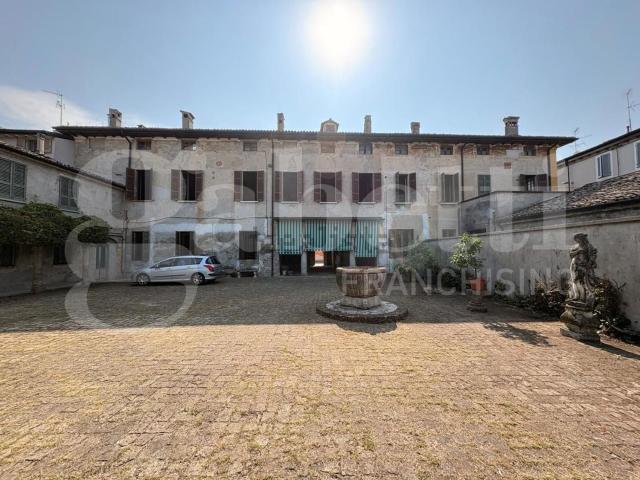 Case e ville in vendita di 684 m² in Via Platina, 7