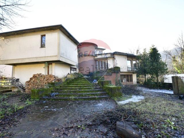 Case e ville in vendita di 685 m²