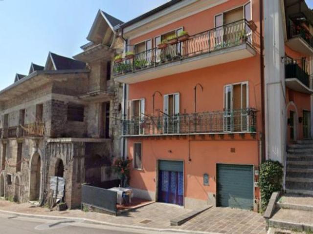 Case e ville in vendita di 685 m² in Via Garibaldi