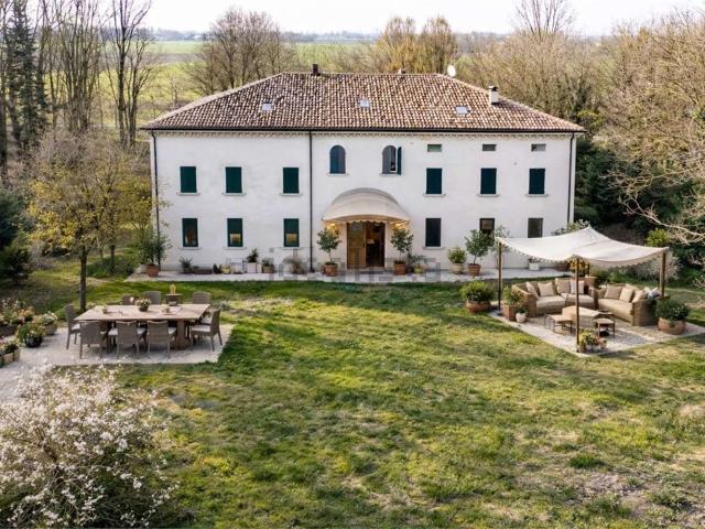 Case e ville in vendita di 685 m² in Via Donelli, 4