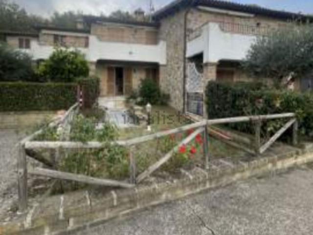 Case e ville in vendita di 68 m² in Via della Follonata