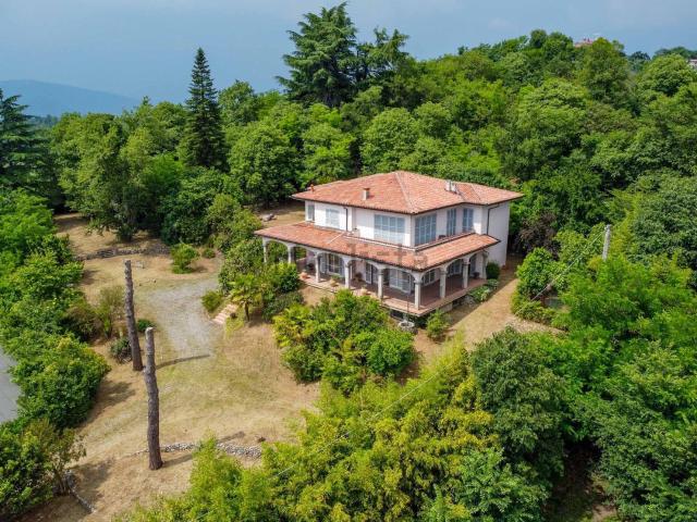 Case e ville in vendita di 690 m²
