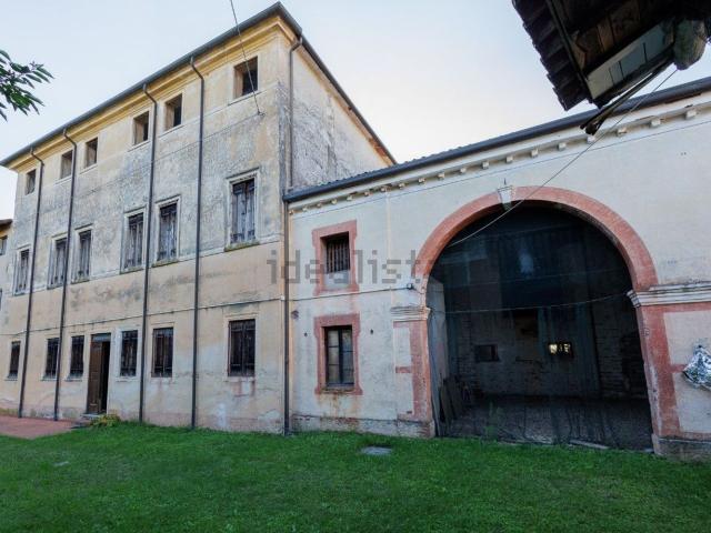 Case e ville in vendita di 690 m²