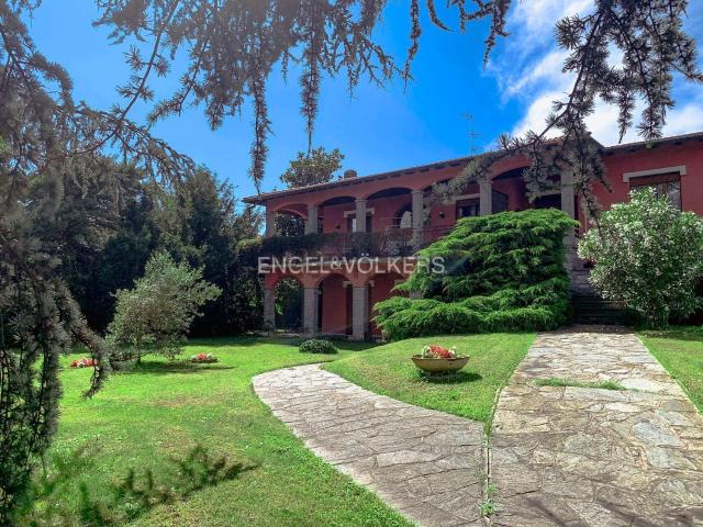 Case e ville in vendita di 690 m² in Via Caduti Della Liberazione, 32