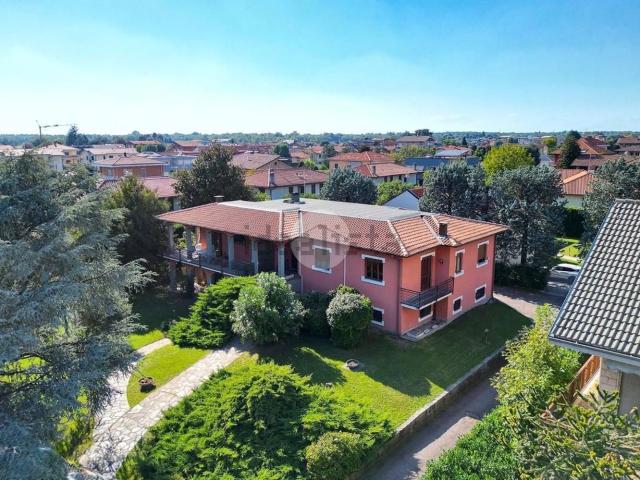 Case e ville in vendita di 690 m² in Via Caduti Della Liberazione, 32