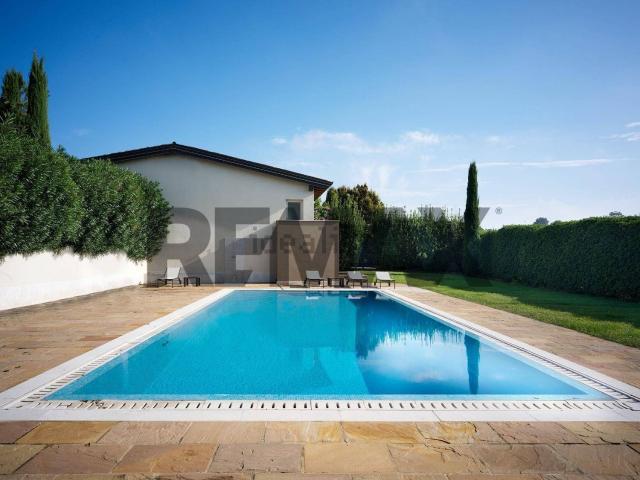 Case e ville in vendita di 690 m² in Via Arnaldo