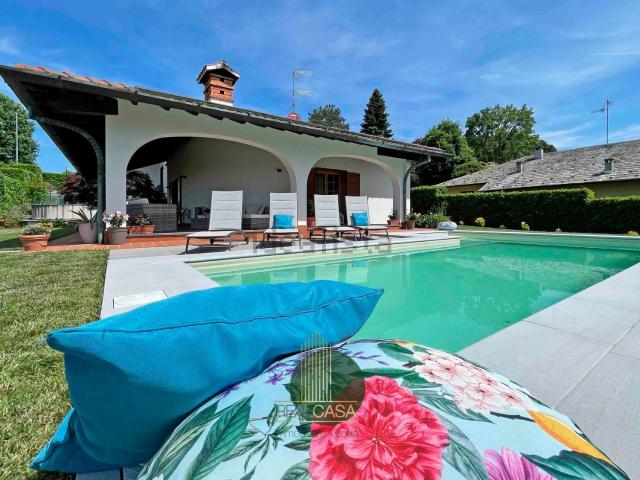 Case e ville in vendita di 690 m² in Via Aldo Moro