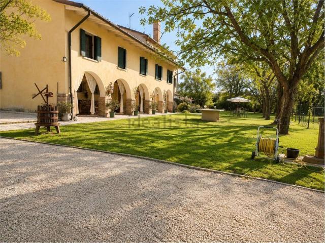 Case e ville in vendita di 691 m² in Via Mussetta di Sopra, 100