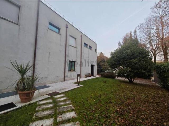 Case e ville in vendita di 694 m² in Via Dante, 63