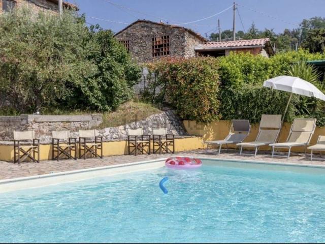 Case e ville in vendita di 695 m²