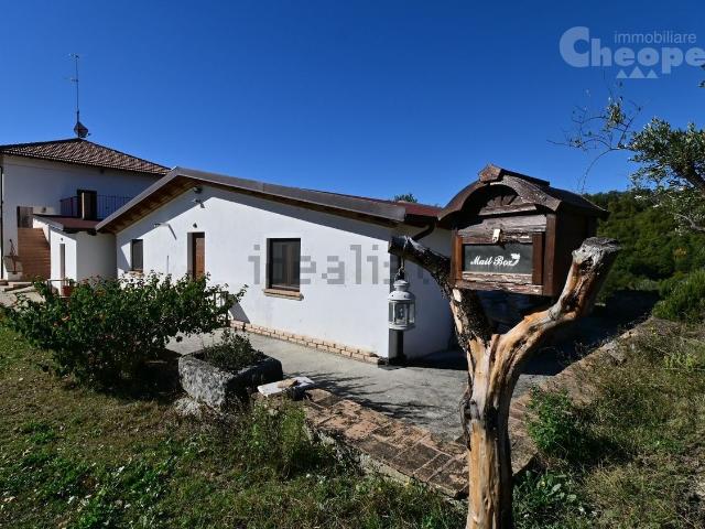 Case e ville in vendita di 696 m² in Contrada Marciano, 26