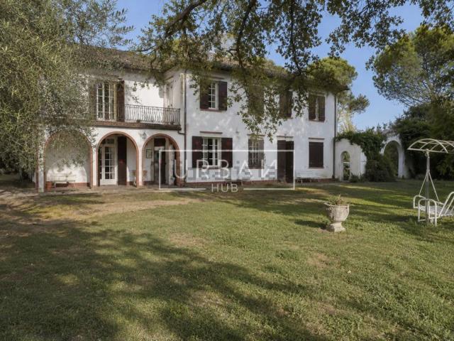 Case e ville in vendita di 698 m²