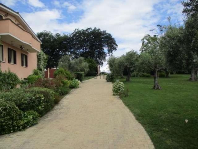 Case e ville in vendita di 698 m² in Via Moncocitto