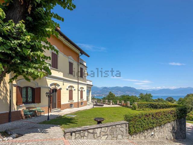 Case e ville in vendita di 698 m² in Via per Binda