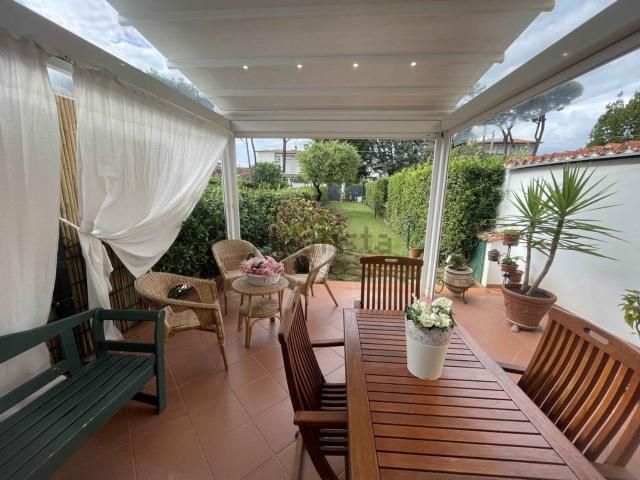 Case e ville in vendita di 73 m² in Via Cortona, 16