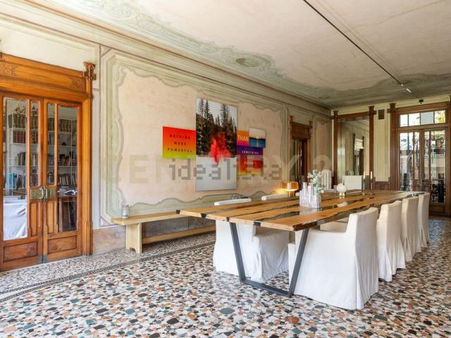 Case e ville in vendita di 700 m²