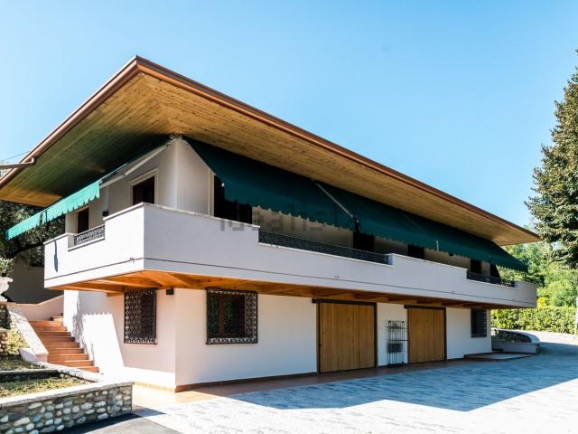 Case e ville in vendita di 700 m²