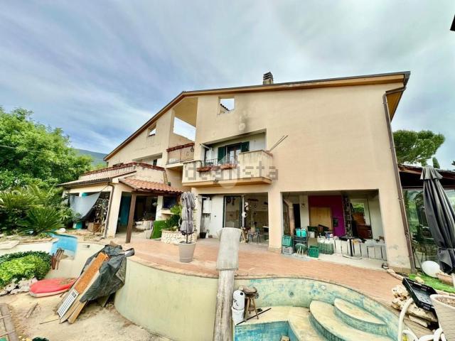 Case e ville in vendita di 700 m²