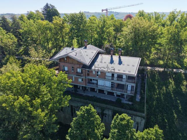 Case e ville in vendita di 700 m² in Via Crispi
