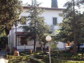Case e ville in vendita di 700 m² in Via G.D&apos Annunzio