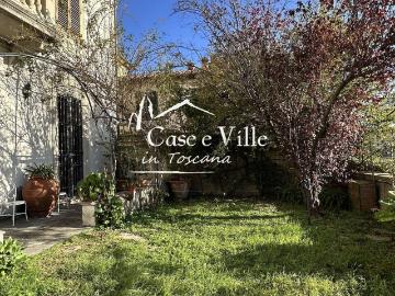 Case e ville in vendita di 700 m² in Via Giacomo Matteotti, 52