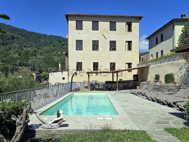 Case e ville in vendita di 700 m² in Via della Fontana, 20