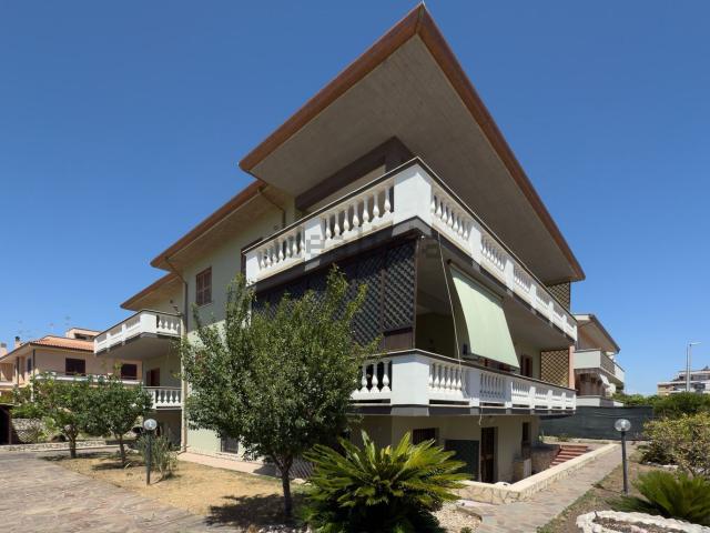 Case e ville in vendita di 700 m² in Via delle Arene