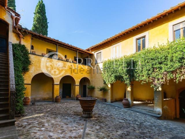 Case e ville in vendita di 700 m² in Via Empolese in Cerbaia, 220