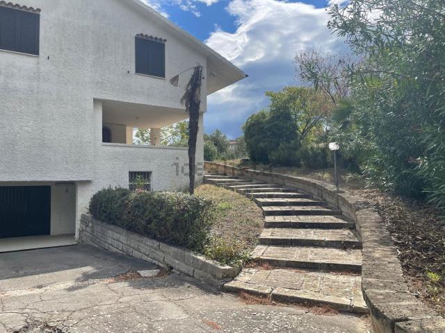 Case e ville in vendita di 700 m² in Via Montevecchio