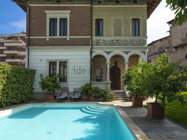 Case e ville in vendita di 700 m² in Via San Gerardo, 11