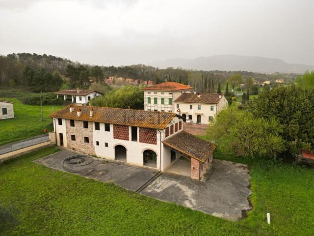 Case e ville in vendita di 700 m² in Via Sbarra