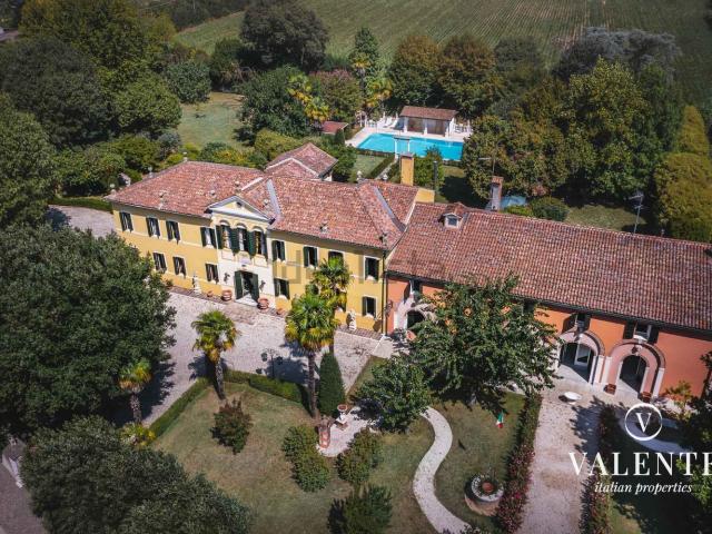 Case e ville in vendita di 700 m² in Via Piave