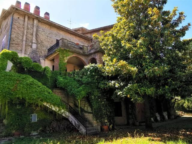 Case e ville in vendita di 700 m² in Via rieti
