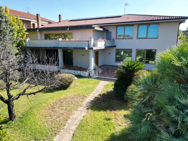 Case e ville in vendita di 700 m² in Via Termini, 20