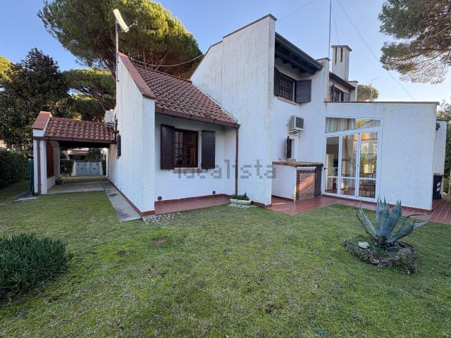 Case e ville in vendita di 700 m² in Viale Leoncavallo, 123