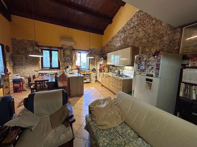 Case e ville in vendita di 700 m² in Viale Paolo Orsi