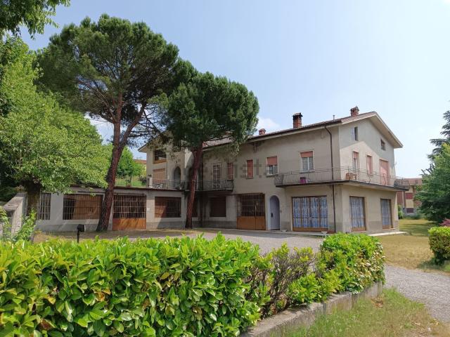 Case e ville in vendita di 700 m² in Viale Rimembranze, 6