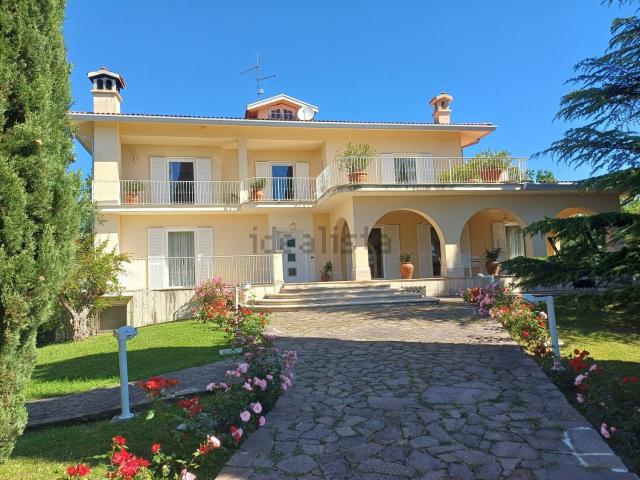 Case e ville in vendita di 700 m² in Località Alluoro