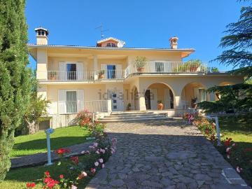Case e ville in vendita di 700 m² in Località Alluoro