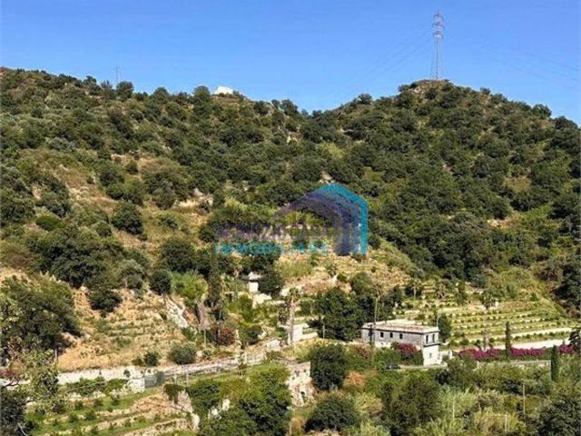 Case e ville in vendita di 70400 m² in Via IV Novembre