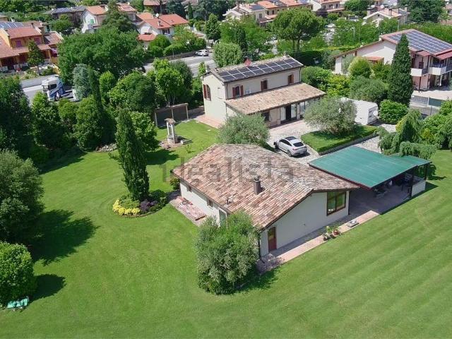 Case e ville in vendita di 705 m² in Via Santarcangiolese, 3717