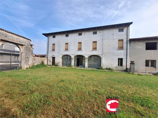 Case e ville in vendita di 706 m²