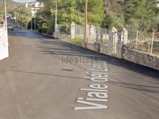 Case e ville in vendita di 70 m² in Viale dei Lecci, 2