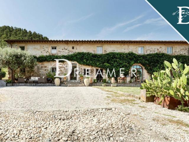 Case e ville in vendita di 710 m² in Via dei Termini, 3
